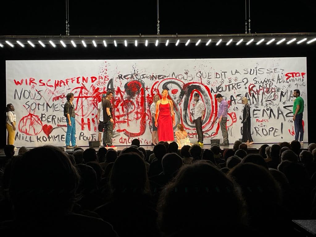 Roland_Auzet's tweet photo. Merci pour cette belle soirée d'hier au #BühnenBern (Suisse) !! 🙏✨  
SAVE THE DATE ⏩ Next step : @Th_Atelier (Paris) pour 16 dates exceptionnelles du 7 au 29 mai 🥳

#nousleuropebanquetdespeuples #laurentgaudé #rolandauzet #theatremusical #spectaclevivant https://t.co/koFGJO762I