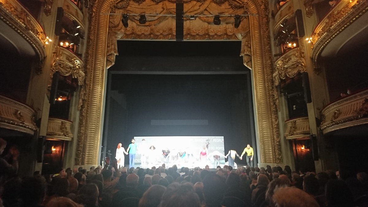 Roland_Auzet's tweet photo. Merci pour cette belle soirée d'hier au #BühnenBern (Suisse) !! 🙏✨  
SAVE THE DATE ⏩ Next step : @Th_Atelier (Paris) pour 16 dates exceptionnelles du 7 au 29 mai 🥳

#nousleuropebanquetdespeuples #laurentgaudé #rolandauzet #theatremusical #spectaclevivant https://t.co/koFGJO762I