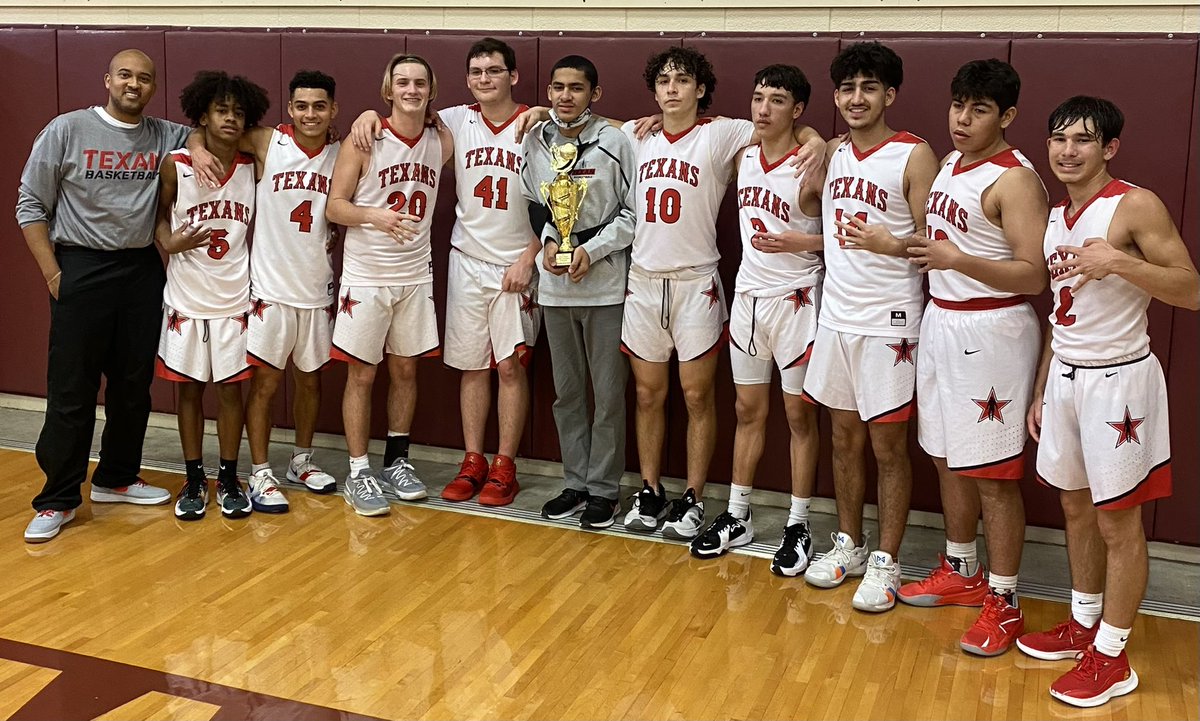 CoachBourgeoisN's tweet photo. These young men worked hard all season to finish with an 18-4 record!!! We have a great foundation to build on…Thank you all for your efforts and let’s continue to “🅿️ound the Rock”! 🪨⛏ @RAYHSBasketball @wbrayhs @wbrayfootball #TexanPride #ProudCoach #PoundTheRock #RayWay https://t.co/cRpjjoGjJh