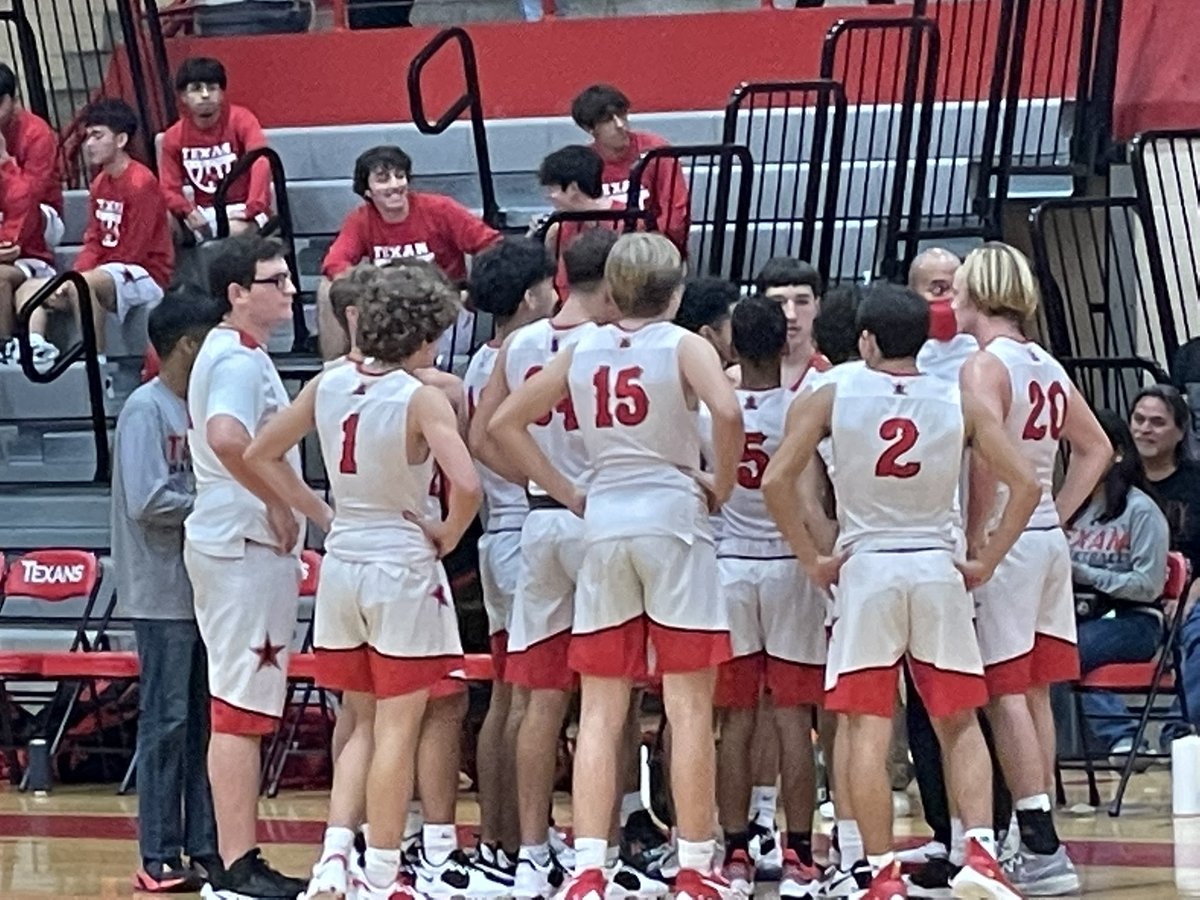 CoachBourgeoisN's tweet photo. These young men worked hard all season to finish with an 18-4 record!!! We have a great foundation to build on…Thank you all for your efforts and let’s continue to “🅿️ound the Rock”! 🪨⛏ @RAYHSBasketball @wbrayhs @wbrayfootball #TexanPride #ProudCoach #PoundTheRock #RayWay https://t.co/cRpjjoGjJh