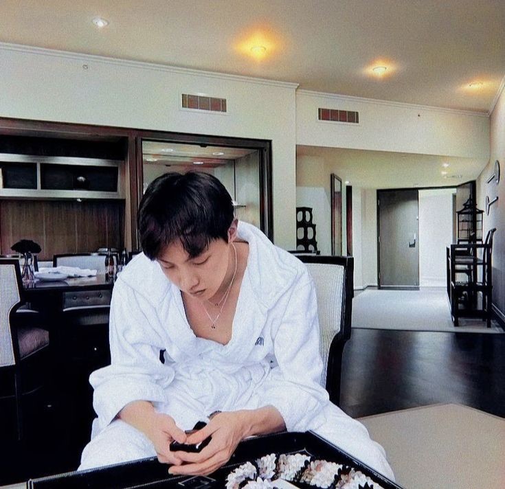 chimback_jm's tweet photo. Happy birthday hobii🥺💗🌈💐
#happybirthdayjhope 
#AllRounderJhopeDay 
#HappyJHOPEday 
#hobiday 
#JhopeBirthday 
#JHOPE https://t.co/4vFUQE2lnh