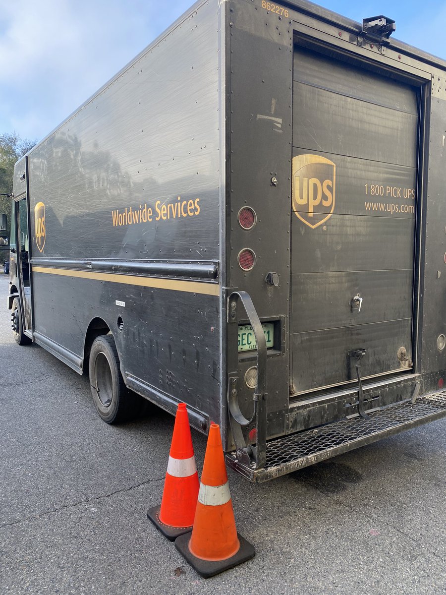 TallahasseeUps's tweet photo. Watch youโre โTailโ Thursday!!! With our S
A
F
E
T-Rex ๐ฆ
Y Will do a demo on package car tail-swing #UPS #CHSP #TailSwing @JaxDivision_UPS @UPSers @yhormith27 @doctorlenski @wyant_kwyant @UPS https://t.co/LFcsPOjeo3