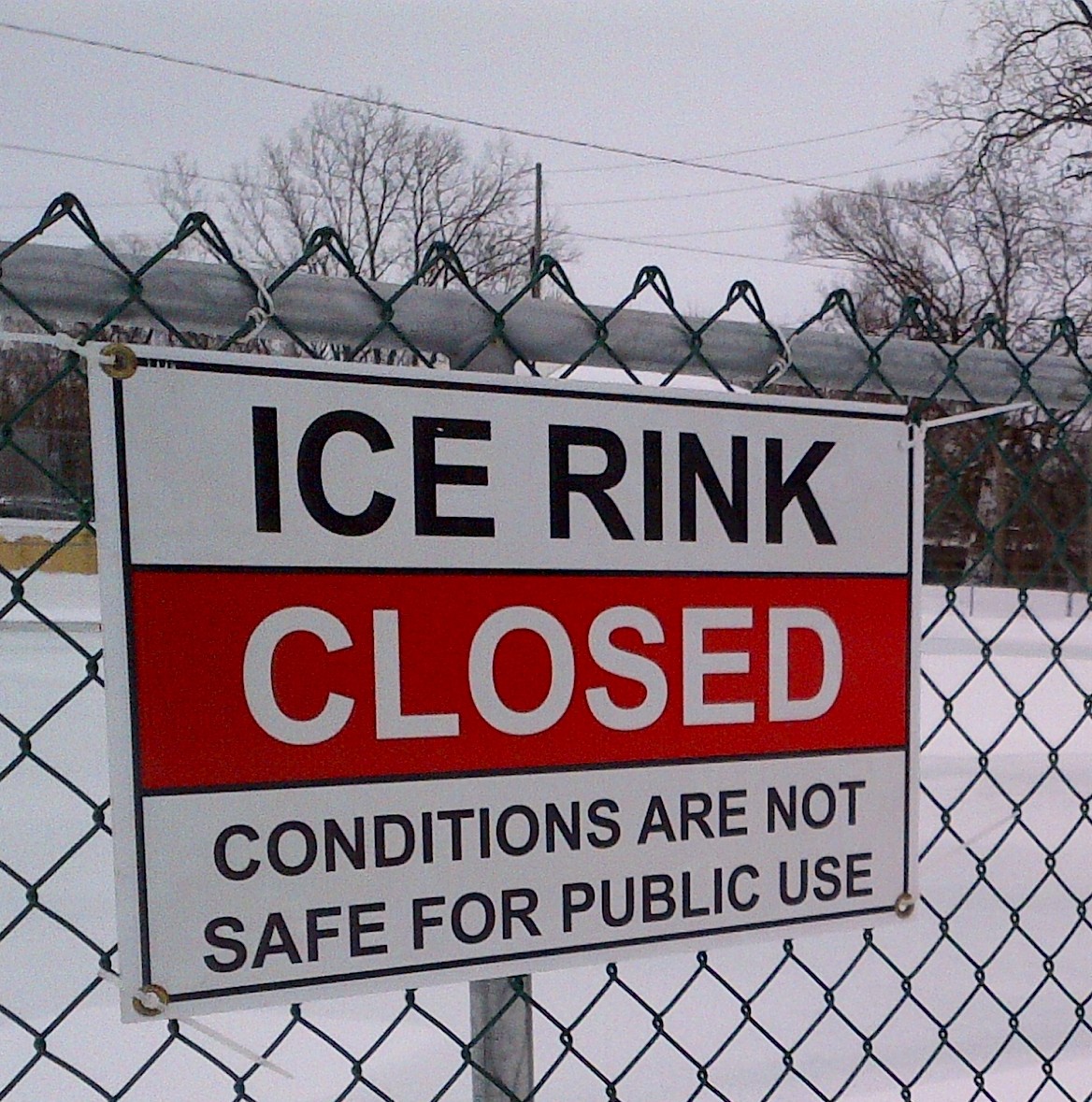 PasadenaPlace's tweet image. The Outdoor Rink is Closed until further notice.