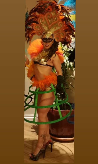 Feliz jueves 😈 https://t.co/NsM9VbDSZ5<a href="/tag/fiestas"class="tags"><span>#fiestas</span></a>