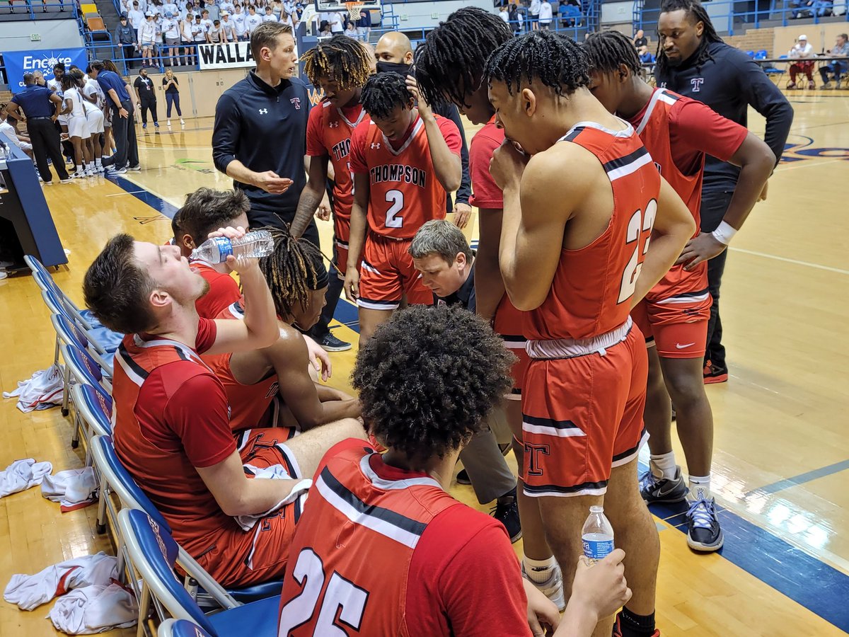 stu_mccann's tweet photo. #SWRegional @THS_BBasketball cuts #JamesClemens lead to 7, 36-29 with 5:11 to go. Closest the Warriors have been since 1Q #Class7A @CoachVPitts @_Ep2 @ChristinaChamb https://t.co/YrU5KdntjX