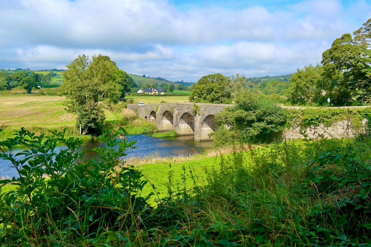 @macshinnickey @OldeEire @RyanCarlin @NiallSF @cjmacaodha @jamesmcerlean12 @Seanofthesouth Here on the banks of the River Slaney at Kildavin is the Geata na nDeor