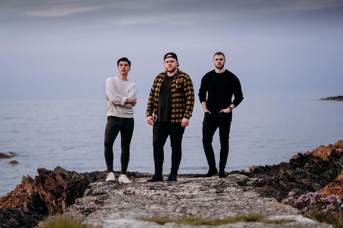 Anocht ag a 7 <a href="/raidionalife/">Raidió na Life</a> 📻 Ceol ó <a href="/miccdublin/">micc</a> @aoifedoylemusic @SiveMusic <a href="/LukeClerkin/">Luke Clerkin</a> <a href="/natsplatxo/">natsplatxo</a> <a href="/sophdoyleryder/">Sophie Doyle Ryder</a> <a href="/trubluhawaii/">BLUE HAWAII</a> <a href="/NewDad/">NewDad</a> <a href="/PillowQueens/">Pillow Queens</a> <a href="/shocks_music/">SHOCKS</a> <a href="/TaraNomeDoyle/">Tara Nome Doyle</a> <a href="/Seluvision/">ṢELU</a> <a href="/celaviedmai/">CELAVIEDMAI</a> <a href="/carolineplz/">Caroline Polachek</a> <a href="/barrieshhh/">Barrie</a> <a href="/sharonvanetten/">Sharon Van Etten</a> <a href="/Moxiemuso/">M O X I E</a> 🎶