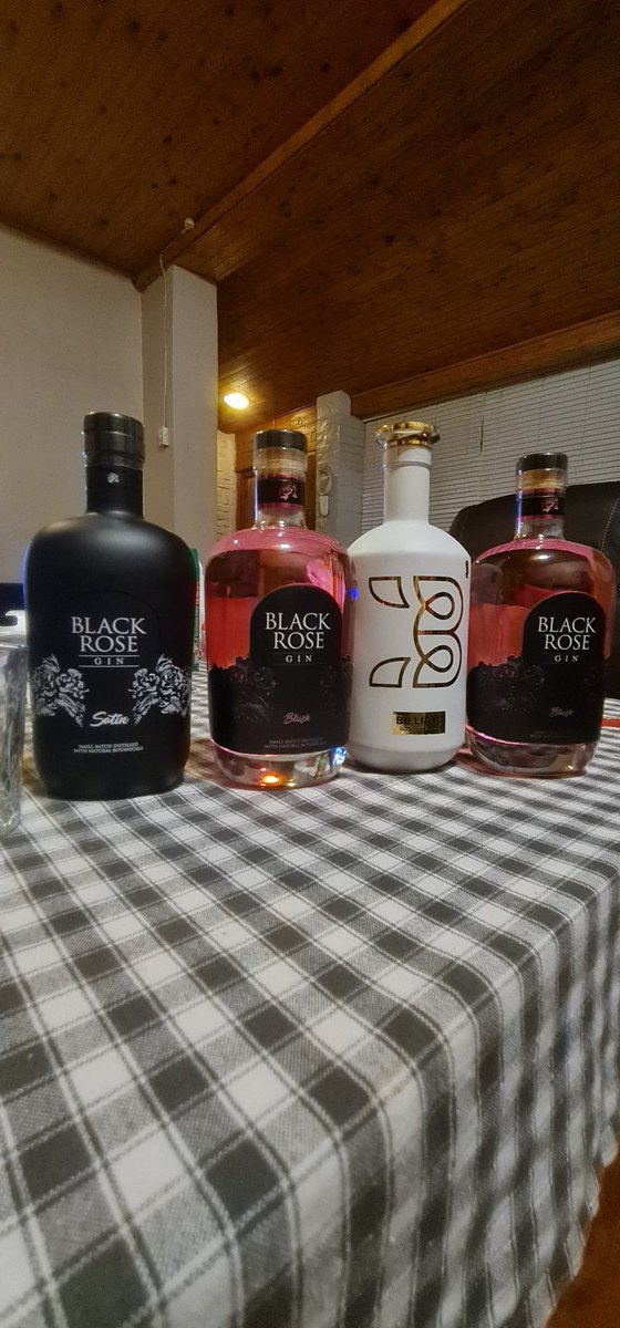 #PhuzaThursday
#LocalIsLekker 
<a href="/PearlThusi/">Pearl Thusi</a> <a href="/casspernyovest/">Don Billiato</a>