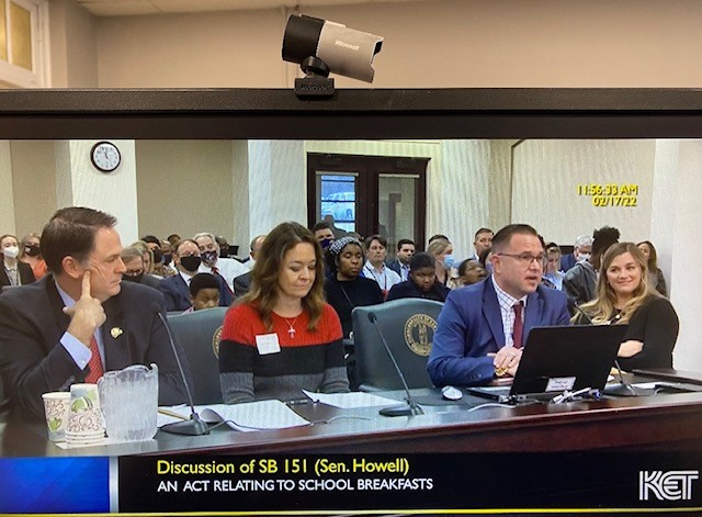 jcpsschoolmeals's tweet photo. Dan Ellnor along with a few other Food Heroes testifying today in Frankfort on SB 151 concerning school breakfast. 
#schoolbreakfast @JCPSKY @SNAMeetings @SchoolMealsRock https://t.co/KPj4HOZO2k