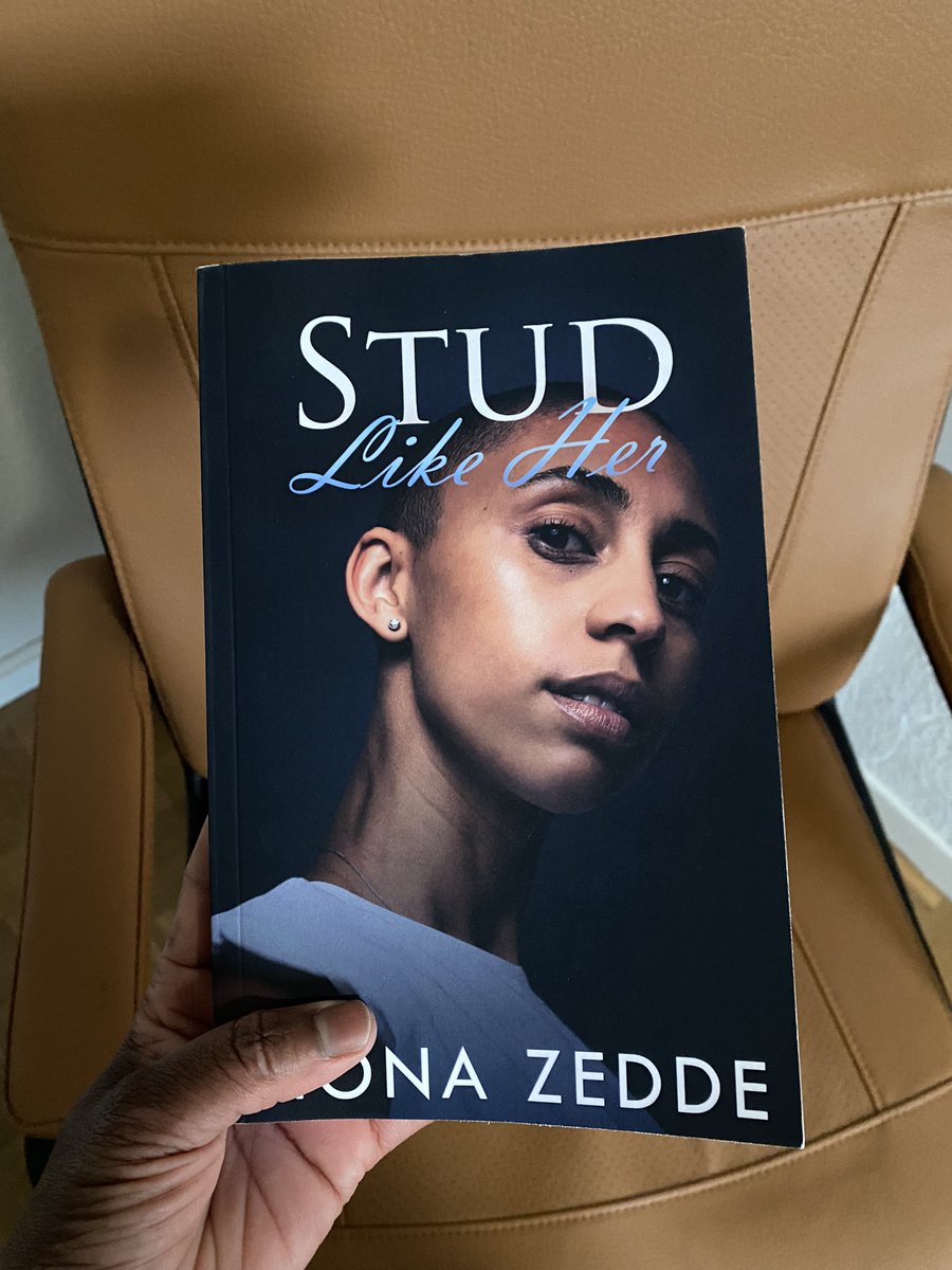 Finally holding the paperback of Stud Like Her in my hand! So pretty💋 amzn.to/3kyMiEZ #BookTwitter #WritingCommunity #Kissing #books #couples #WLW