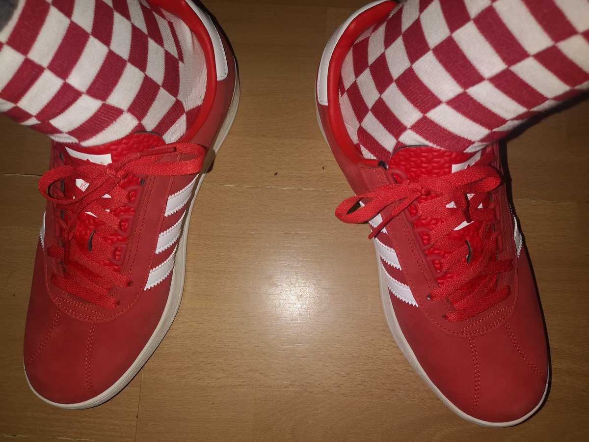 aeffone's tweet photo. #socksoutthursday pub tonight with my first born. @SockCouncil Suker and for me the 🐐/// silhouette @adiFamily_ @Marlin2811 https://t.co/rWSWdajPnD