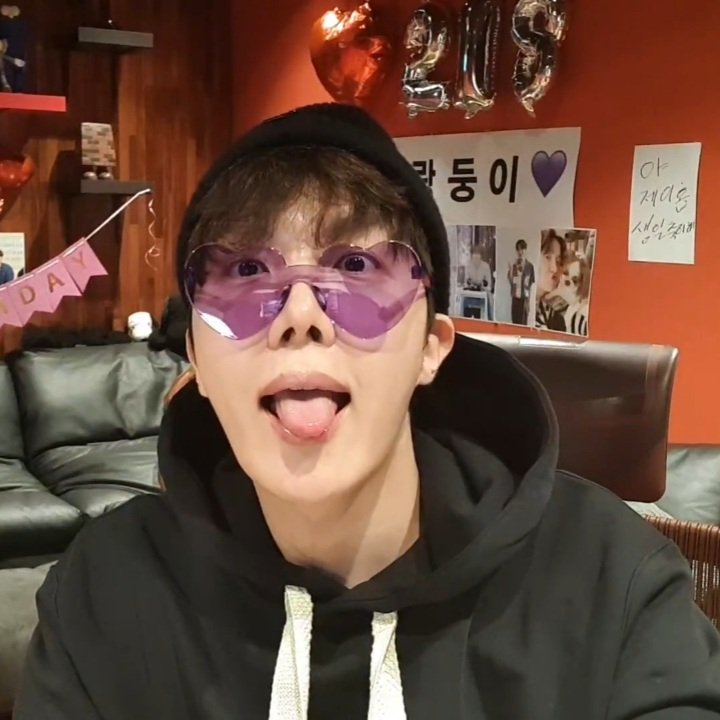 reesumsgotnojam's tweet photo. ✨HOBI DAY GIVEAWAY✨

1 winner of 218 pesos gcash

☆ like + rt
☆ reply with jhope pics/gifs/vids (aka help me get over the fact that I missed his bday live)
☆ follow not required but appreciated

ends Feb 18, 8pm

goodluck!! 💜 https://t.co/wwC4VslDgs