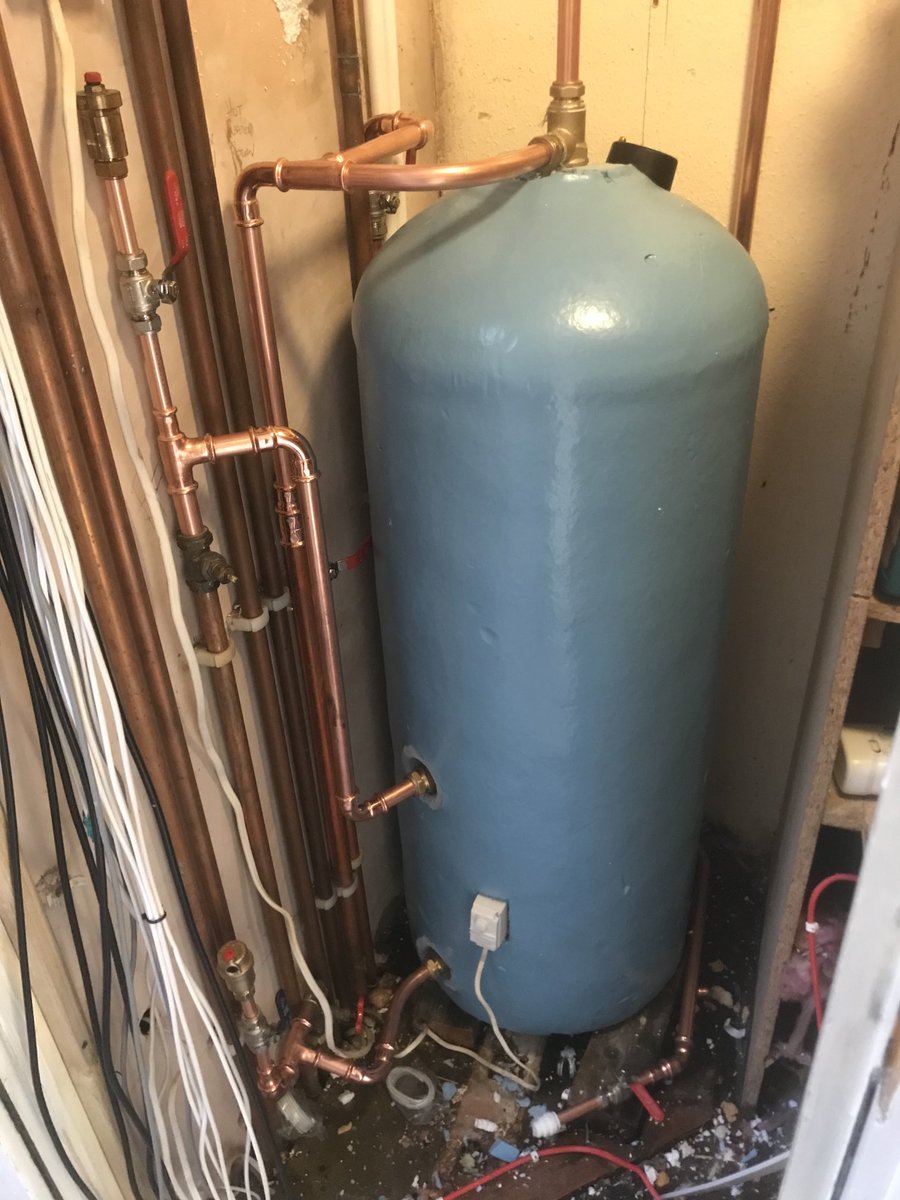lwlheating's tweet photo. @lloydlwlheating Bit of a panic job with tenants no hot water but thanks to @RothenbergerUk press tool and #mapress and #pressfittings didn’t turn out to bad https://t.co/Wk74MKimc8