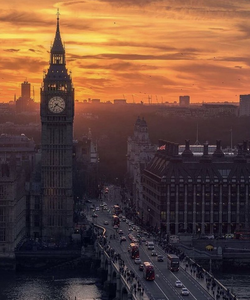 W0rld2026's tweet photo. Sunset in London https://t.co/ymGLO42eFR
