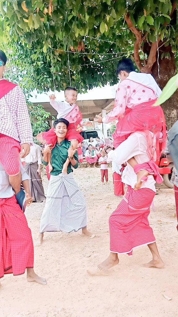 SumitSu31849971's tweet photo. ကုိရဲေပ်ာ္ခ်က္ https://t.co/1wtqa295vJ