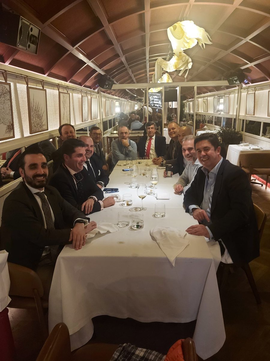 aramedseg's tweet photo. Terminando la #SemanadelSeguro con los compañeros de @CIACorredores.
@agacose @acs_cv @ASOCCEX1 @ACCAS53824730 @ACCAcorredors https://t.co/j4ZKoDAujs