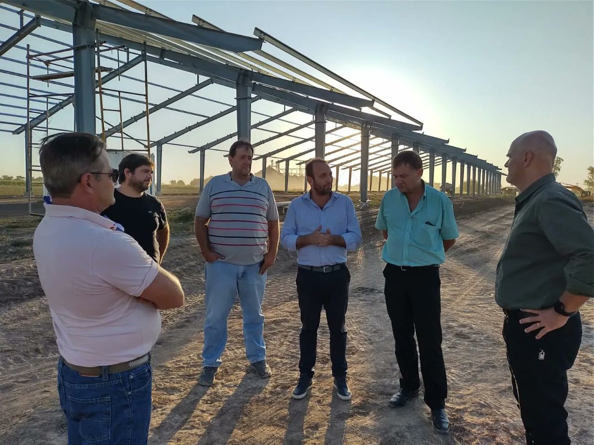 eDairyNewsEs's tweet photo. El Director Nacional de Lechería @arturovidela21, recorrió la empresa cooperativa cordobesa en el marco del Plan Ganadería Argentina 2022-2023 (Plan GanAr), impulsado por el ministro de Agricultura, Ganadería y Pesca, Julián Domínguez. - https://t.co/8mBznWuFGJ #Manfrey https://t.co/NULVH3M4yK