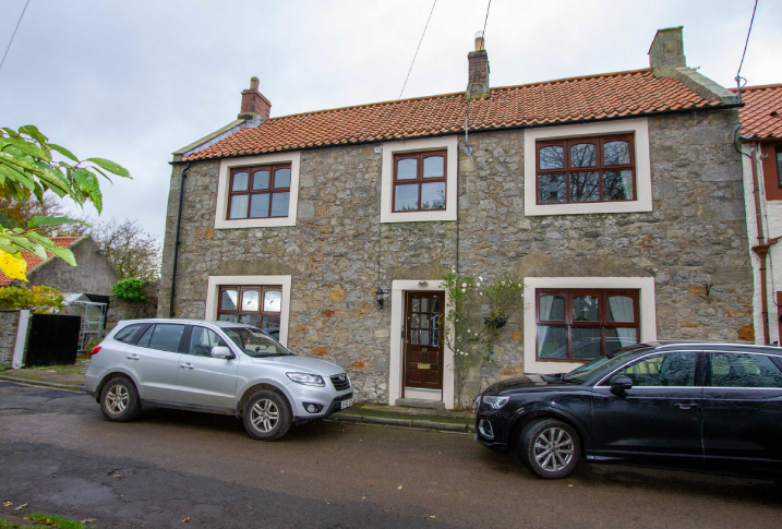 Cheviot View #Lowick - £220,000
#stonebuilthouse with #countrysideviews 
In need of modernisation, potential to create a superb #familyhome with spacious interior &amp; enclosed garden.
ow.ly/czH650HXNoV
#AitchisonsPropertyCentre #Northumberland #RuralProperty