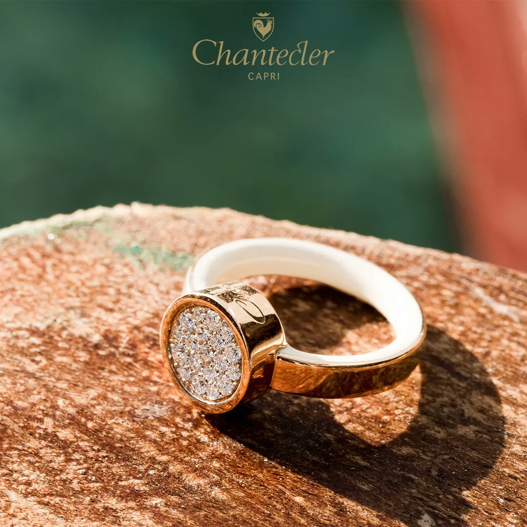 PONSiBARTUMEU's tweet photo. Capri's light and rocks.
.
Toc de l'esperit de Capri... Esmalt blanc i negre amb diamants clavats en or rosa.
. 
Touch of the spirit of Capri... Black and white enamel with diamonds set in rose gold. 
.
A Plaça Rebés 5, Meritxell 97 i Carlemany 64. https://t.co/3kHOIsx2Yj