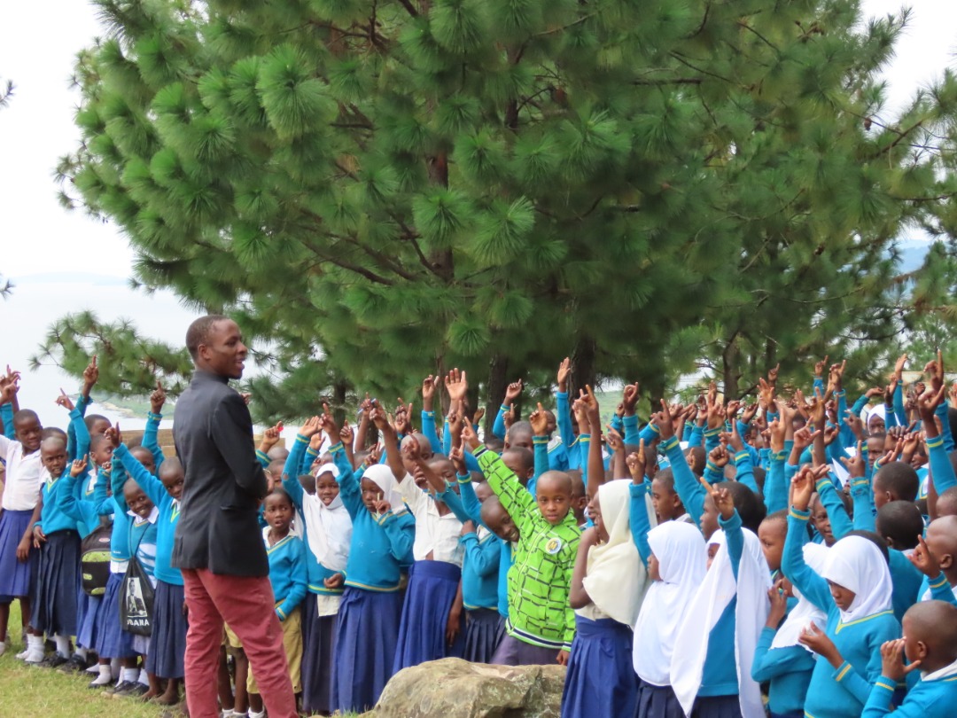 Ili kuhakikisha Msingi wa #LisheBora unawafikia vijana wadogo na kujifunza, #AgriThamani tunaendelea kutoa Elimu hii muhimu kwa Shule za Msingi Kata na Shule za Sekondari za Kata na hapa tulikuwa Shule ya Msingi Kahororo iliyopo Kata ya Kahororo, Bukoba Manispaa #Kagera