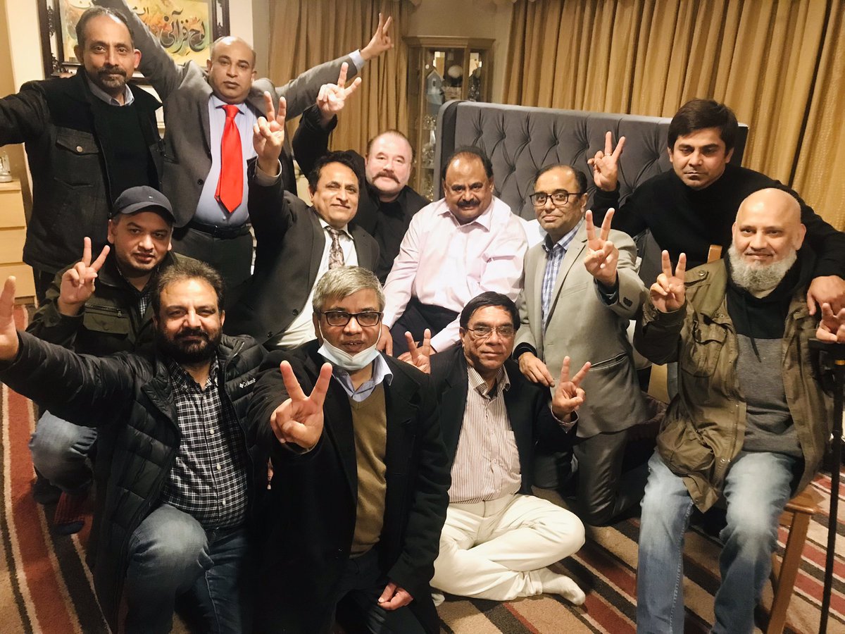 azizabadi's tweet photo. MQM leader @AltafHussain_90 with his RC members, office bearers and workers on arrival his house after historical verdict of Jury in historical case. Everyone making victory sign on this historical event 
#AltafNotGuilty https://t.co/bLXn8SujGo