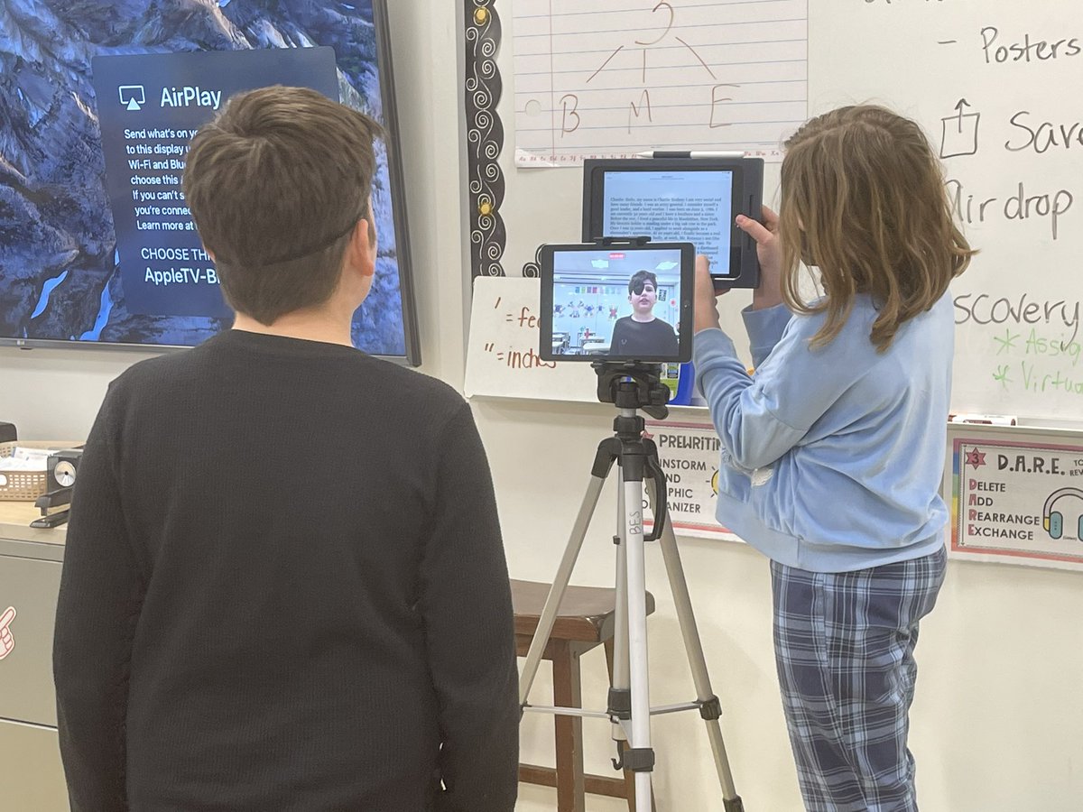 mrsjodihetman's tweet photo. We are recording our heroes of the War of 1812 today! 😍👏🏻👏🏻 #History #Heroes #ElementsOfLearning #AcademicChatter @BathElementary https://t.co/GgWdqZjmkV