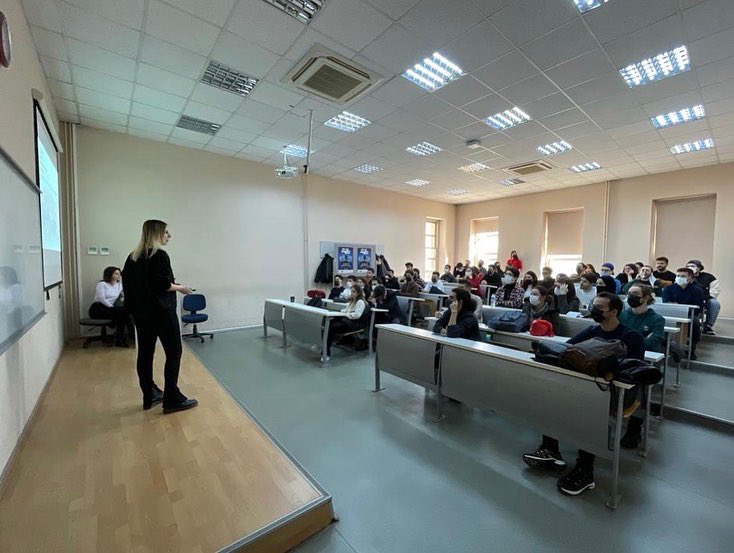 ituemos's tweet photo. Ana sponsorumuz Peak ile Tuğba Sezgin ve Ezgi Karaman’ın katılımlarıyla “Careers in Marketing” atölyesini gerçekleştirdik! Katılımcılarımız Peak’in pazarlama ekibi, yapısı ve çalışma ortamına ilişkin detayları öğrenmenin yanı sıra+ https://t.co/g6WwmAp1Hx