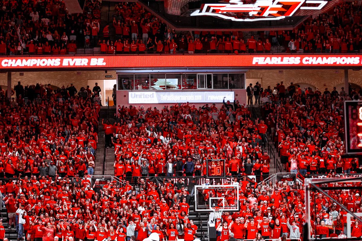 TheRaiderRiot's tweet photo. Red looks pretty good. Let’s move it Austin, shall we? #REDOUTAUSTIN 🚨 https://t.co/wlMGOPU7uN