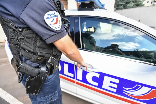 lamontagne_fr's tweet photo. #PuydeDome => Il tire un coup de feu en l'air après un différend avec un autre automobiliste en centre-ville de #ClermontFerrand

▶https://t.co/E4vJe75kP8 https://t.co/9BujA8gxCi