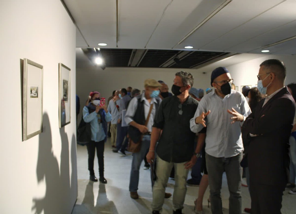 Hoy #17Feb inauguramos la Expo “Donaciones del Sur”, con obras de 12 artistas de 15 países obsequiadas a #Venezuela en las cuatro ediciones de la #BienalDelSur. Abierta en Museo de Arte Contemporáneo de Caracas Armando Reverón #MACAR de jueves a domingo de 10AM a 5PM. Abro 🧵.