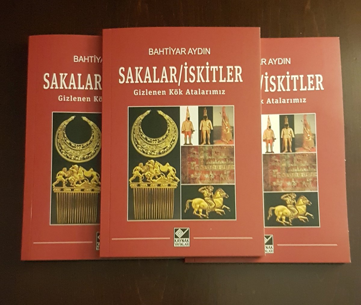 Sakalar/İskitler 
(Gizlenen Kök Atalarımız) çıkar çıkmaz ilk baskısı bitmek üzere. Gösterilen teveccühe çok teşekkür ediyoruz. 
Herkese ulaşması için 10 adet kitabı çekilişle hediye ediyoruz.

Yapmanız gereken;
▪️Bu tweeti RT edip, altına bir kişiyi etiketlemeniz. Son gün 15 Mart