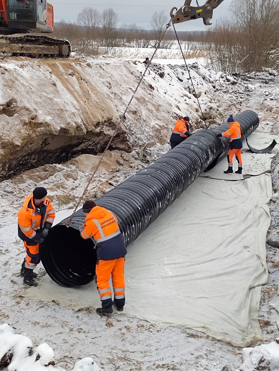 🚜 Дорожникам предстоит отремонтировать дорогу до села Шуйского в Междуречье. Трасса Илейкино-Шуйское вошла в планы национального проекта «Безопасные качественные дороги». #Во35 #НацПроекты35 #Дороги35