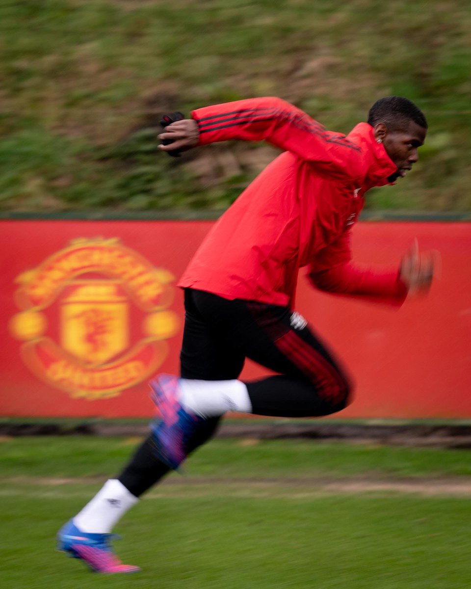 paulpogba's tweet photo. 𝑶𝒏 𝒚𝒐𝒖𝒓 𝒎𝒂𝒓𝒌𝒔... 𝒈𝒆𝒕 𝒔𝒆𝒕... 𝒄 𝒚𝒂! 🏃🏾‍♂️💨 #𝑴𝑼𝑭𝑪 https://t.co/J2mAEzmaLA