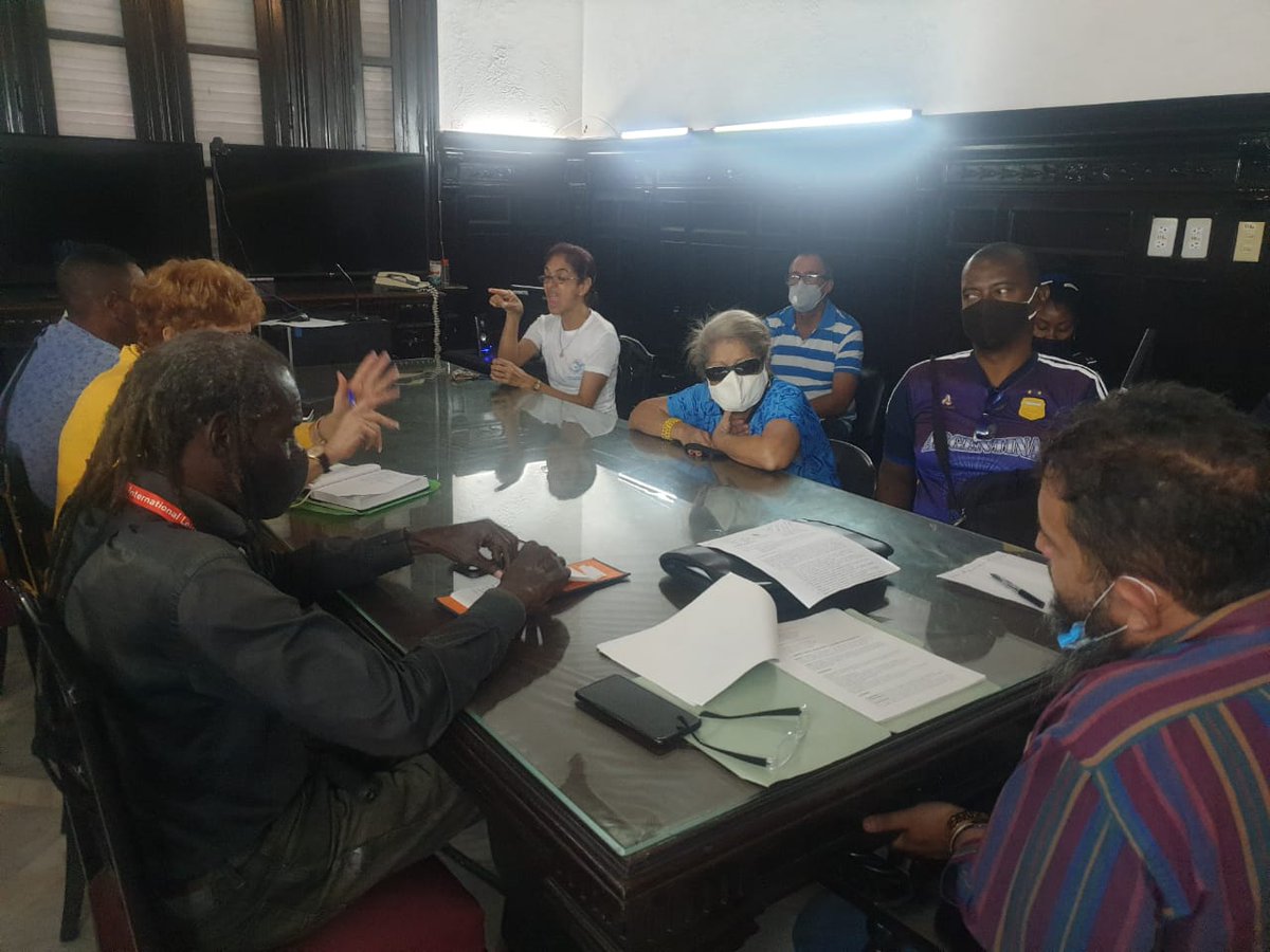 AsambleaPlaza's tweet image. #HOY Representabtes de la @aclifimcuba, #Ansoc y @ancicuba  compartieron experiencias con el Consejo de la Administración de #Plaza para impulsar una alianza común. 

El intendente @FidelErnestoHe4 presidió la reunión en la sede de la Asamblea Municipal