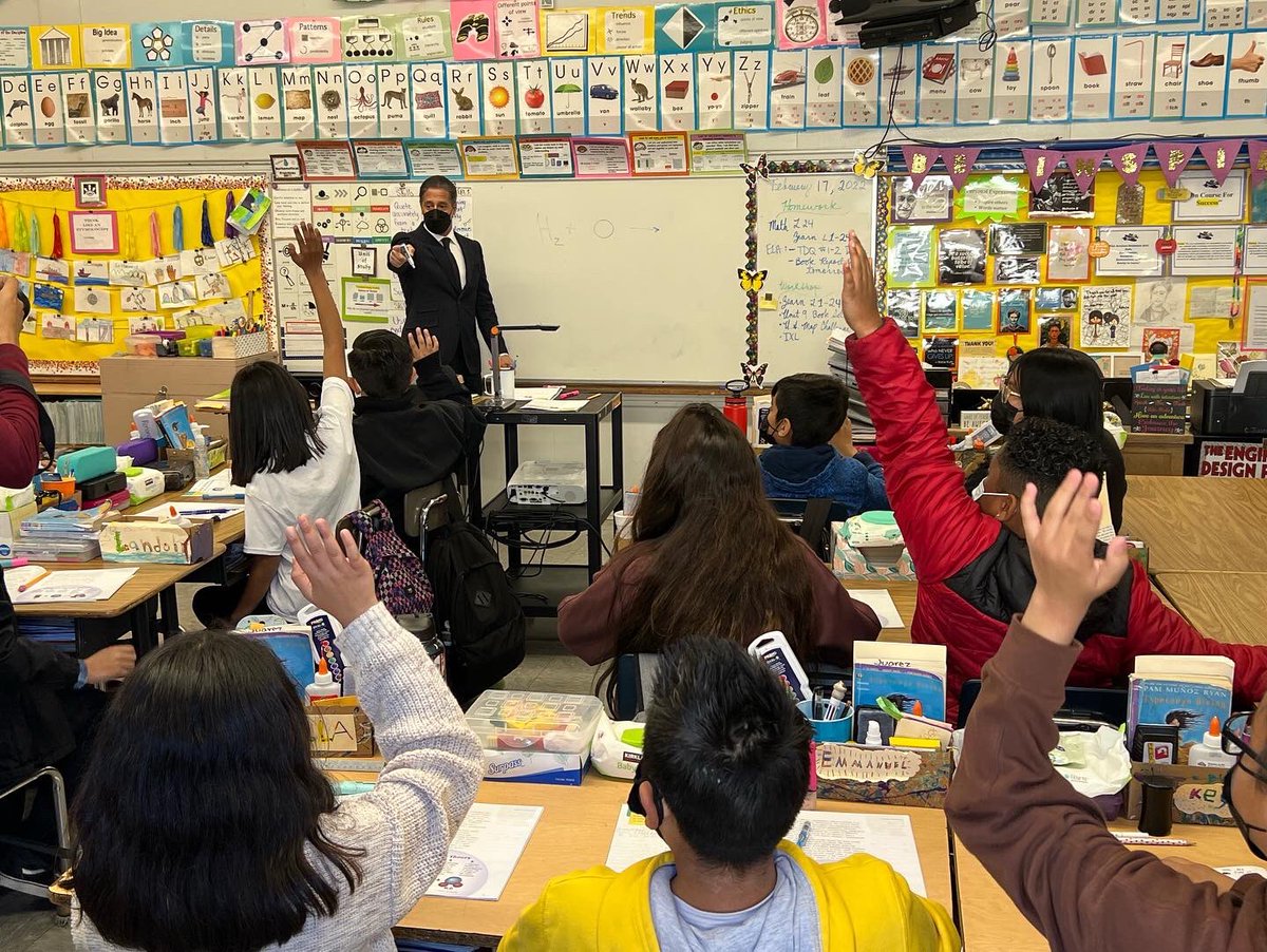 LDNESchools's tweet photo. We loved welcoming @LAUSDSup and @Kelly4LASchools to Fair Avenue EEC and Fair Avenue Elementary School this morning!

@ECED4LA https://t.co/xo8oTYh6KI