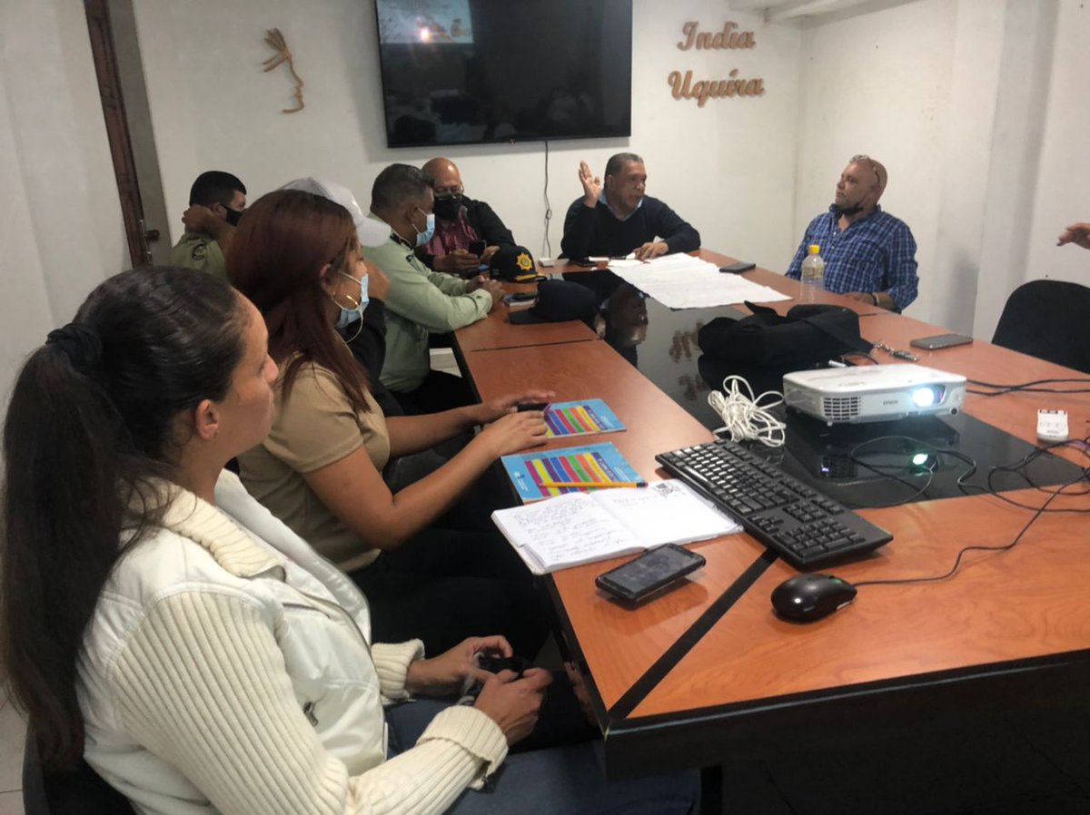 Alc_Carrizal's tweet photo. Alcaldía crea Policía Vial Municipal  de Carrizal 

Con la presencia del alcalde José “Chonchón” Morales, autoridades de la policía municipal y la secretaría de seguridad ciudadana, fue formalizada la creación de la Policía Vial de Carrizal. https://t.co/GAkJNMxo38