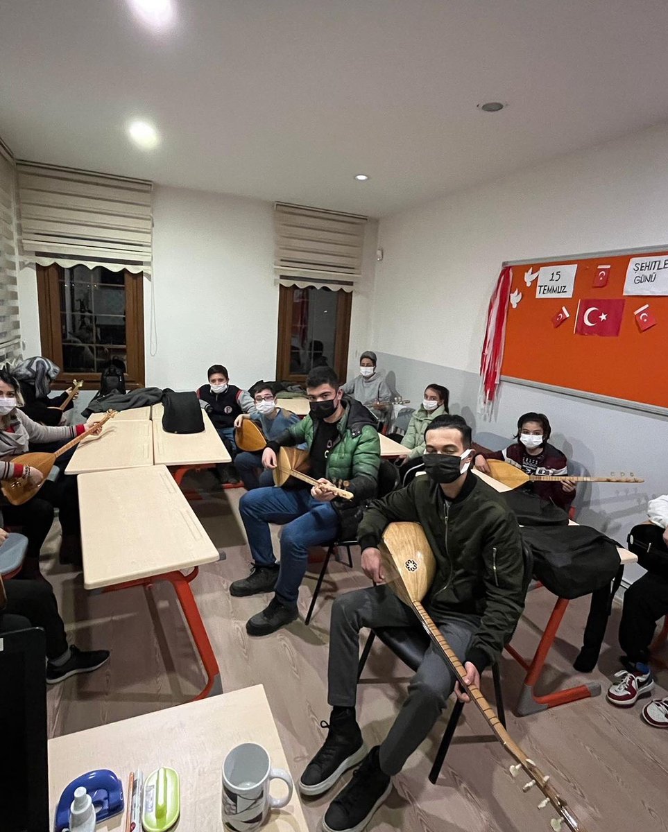 KAGEM19's tweet photo. Telden gönüle bir ses veren değerli kursiyerlerimiz ile hem gönlümüz hem merkezimiz şenleniyor. Aramıza katılmak ister misiniz? 🎼🤗🪕 https://t.co/DZDkPxcpd0