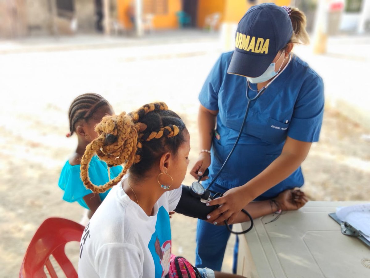 FNC_ArmadaCol's tweet photo. En imágenes 📸 || Seguimos en #IslaFuerte-Bolívar, con el #CorazonAzuLado 💙 el Batallón de Infantería de Marina No.14 avanza en el tercer día de atenciones médicas realizadas con apoyo de la Fundación Hilos de Esperanza.
#CaribeConstruyeContigo
#ProtegemosElAzulDeLaBandera https://t.co/rbDQw8jFOy
