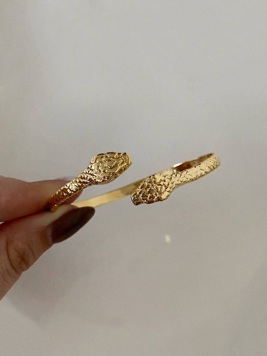 phearco's tweet photo. çok yakışacağını düşündüğün arkadaşını etiketle🐍 https://t.co/yZOzbU05l8