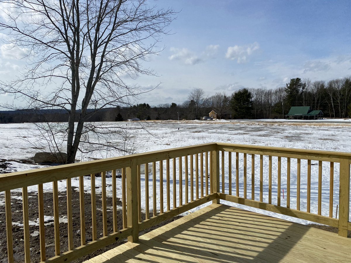 KatieWGME's tweet photo. Enjoyed the blue sky and sunshine before the clouds moved in! Our @wgme weather app says we’ve reached 60 degrees here 😄 #DeckWeather https://t.co/f6RvgL0yFL