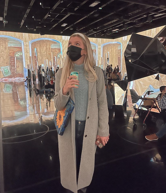 vangoghdenver's tweet photo. "The more I think about it, the more I realize there is nothing more artistic than to love others." ❤️
― Vincent van Gogh

🎟️: https://t.co/bJT6R6Tw24 
📸: Posted with permission by @_par_tay_ on Instagram

@LHImmersive #LHImmersive #ImmersiveVanGogh https://t.co/BezcSc4GbR
