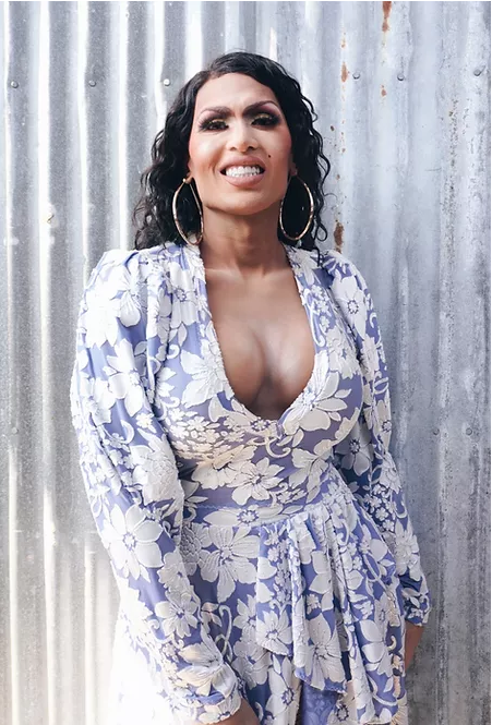 Check out Amy Evans' <a href="/artandpie/">Amy C. Evans</a> follow up interview with drag queen Chloe Ross @chloecrawfordross to her oral history project Houston in 2020: Self-Employed Black Artists. Hit the links below to learn more about the project!
houstonin2020.com/the-drag-queen
houstonin2020.com
