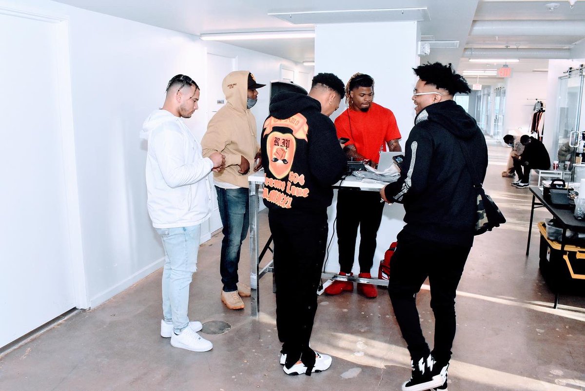1timeforjerm's tweet photo. REAL vibes with unmatched DRIPSET��💨💎 #popupshop #djwerm #fashion #frisco #vibes #dallasdjs #dallasfashion https://t.co/3vKBtsdHL0