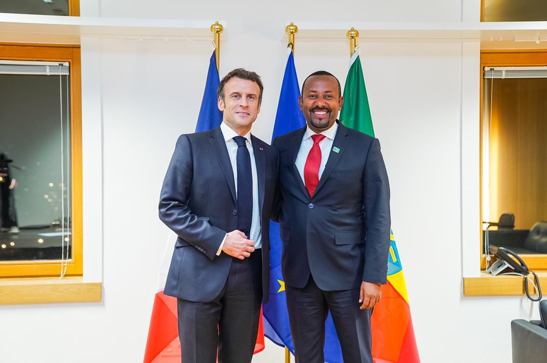 AbiyAhmedAli's tweet photo. Thank you, my brother @EmmanuelMacron, for a fruitful conversation about bilateral relations and continental issues. The long-standing relationship between our countries provides a solid foundation for future collaboration. https://t.co/6jxHBcgOSM