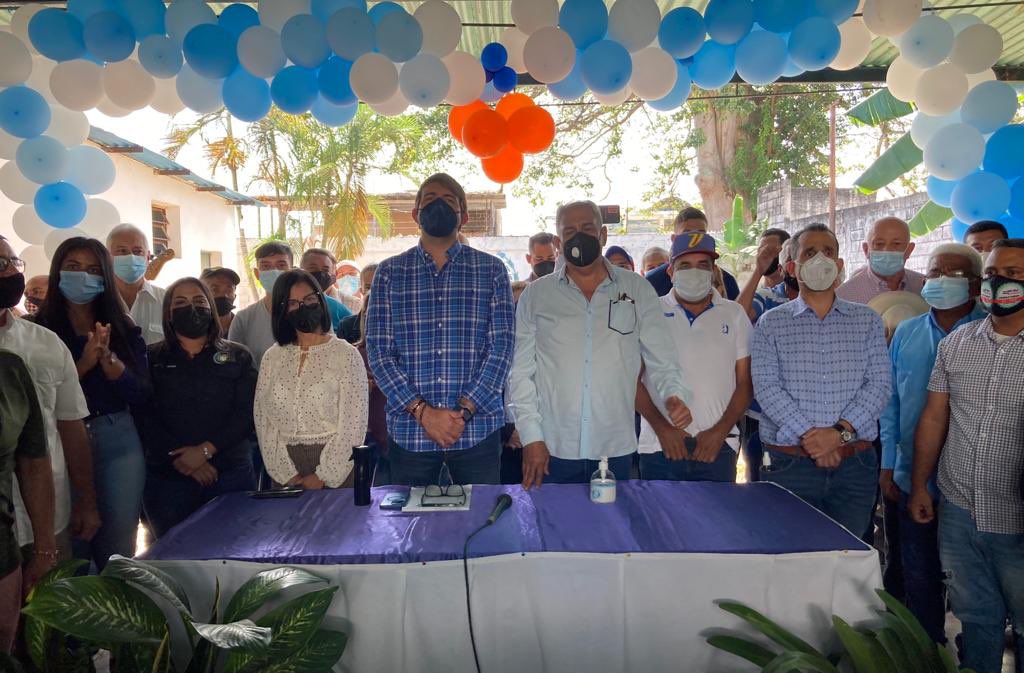 Cálido recibimiento nos da #Tinaquillo, de la mano del Alc <a href="/FERNANDO_FEO/">Fernando Feo Henriquez</a>.
Junto al Alc Gustavo Guillén, <a href="/PieroMaroun/">Piero Maroun</a>, <a href="/ADonay8a1/">Adonay Ochoa</a> y <a href="/franciscovra/">FRANCISCO VERA</a>, en reunión con el CES #Cojedes y una militancia firme, organizada y comprometida con un gobierno de prosperidad al servicio de Vzla🇻🇪