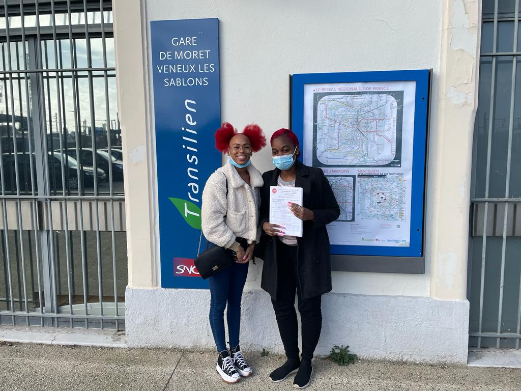 CFDTCheminotIDF's tweet photo. [TOURNÉE]
En direct de Fontainebleau,Moret,bois le roi les équipes syndicales de PSE @CFDTCheminotIDF @cfdtcheminots @TristanNoundou  Yvelle &amp; Kimberly informent les équipes commerciales #ESTPSE sur la réorganisation @LIGNER_SNCF
Au programme : Echange autour du tract CFDT 💪🏽👍🏽👊🏾 https://t.co/NKOKCY2cpY