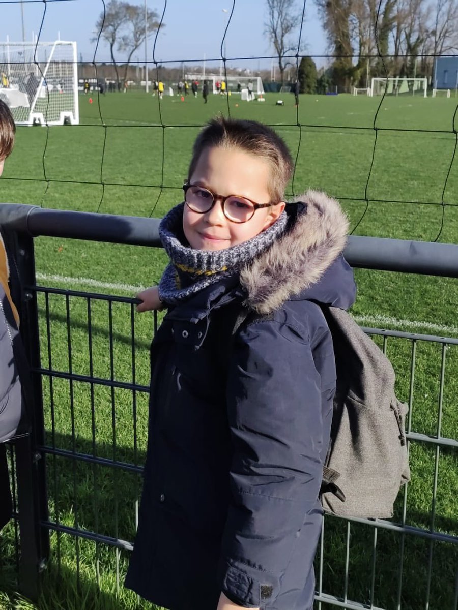 SCOFootsal's tweet photo. 𝗝𝟰 𝘀𝘁𝗮𝗴𝗲 𝗮𝗱𝗼𝘀‼️

On a suivi 𝘽𝙖𝙨𝙞𝙡𝙚 toute la journée et on ne s’est pas ennuyé 📸❗️

Autographe des pros, interview en conférence de presse, accès au banc de touche, causerie dans le vestiaire de RK, entraînement en extérieur et en intérieur… 😎 #CommeDesPros❗️ https://t.co/9Soh9gQXha