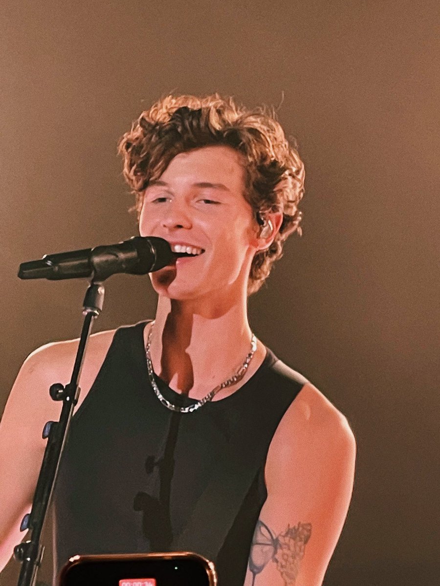Shawniiees's tweet photo. shawn mendes. https://t.co/fi8H9WOrav