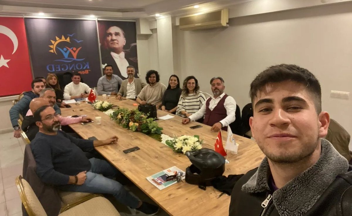 Kurucu onursal başkanımız <a href="/alperalveroglu/">A.Alper Alveroğlu</a> 'nun yönetim kurulu toplantımızı renklendirdiği olağan haftalık yönetim kurulu toplantımızı gerçekleştirdik. Yeni fikirler,yeni hedefler ile bir basamak daha tırmanmanın mutluluğu ve heyecanı içerisindeyiz. 
#bendevarım 
#yenihedefler