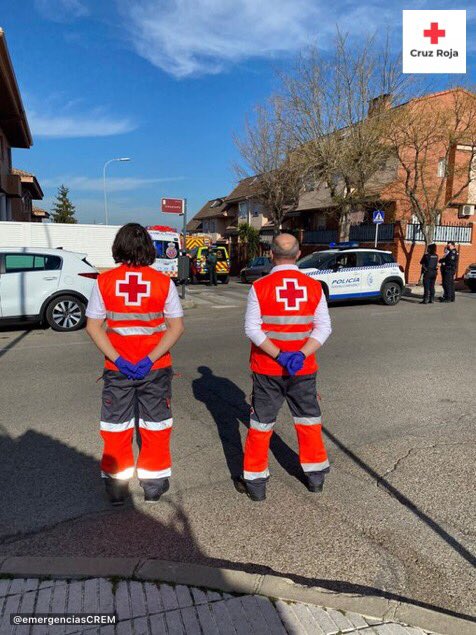 emergenciasCREM's tweet photo. Tras solicitud desde #SUMMA112 uno de nuestros #SVB permanece en preventivo de #BomberosCM por un incendio urbano en #Navalcarnero.
Intervienen también @Pcnavalcarnero y @Navalpolicia.

#ASEM112 https://t.co/Oq7i8blx2B